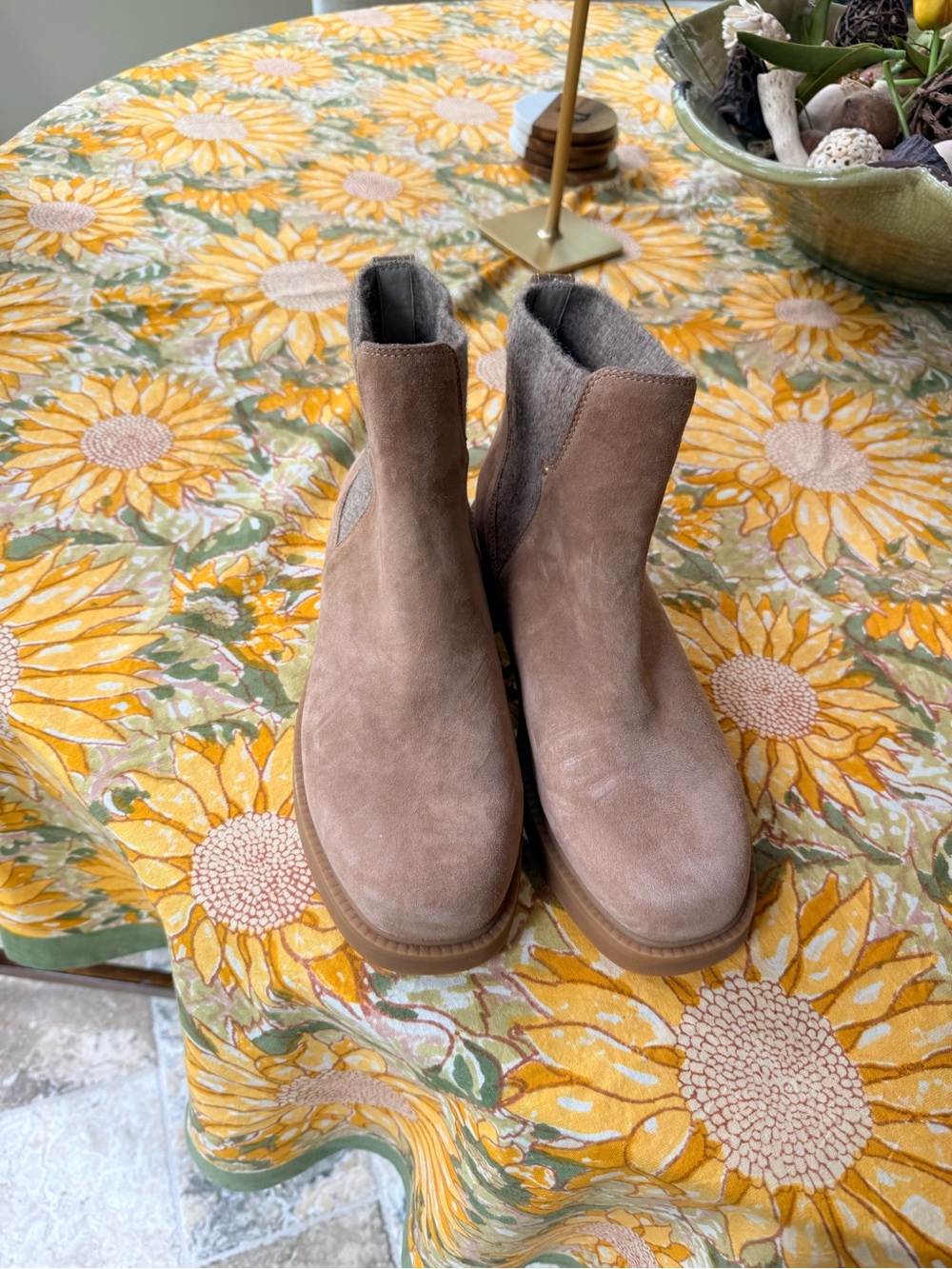 Donald Pliner NWOT Gwineva boots. Tobacco size 9.5. 1” heel Suede leather.